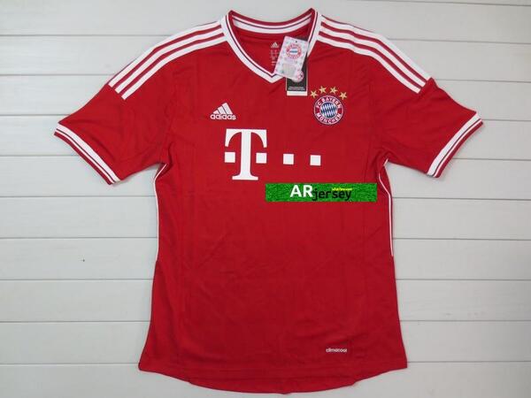 ARjersey_'s tweet photo. [READY STOCK] Jersey Munchen Home 13/ 14 size M, L cuma Rp115,000. SMS: 085733003799 PIN BBM: 26913015 http://t.co/DsmUUecjtQ
