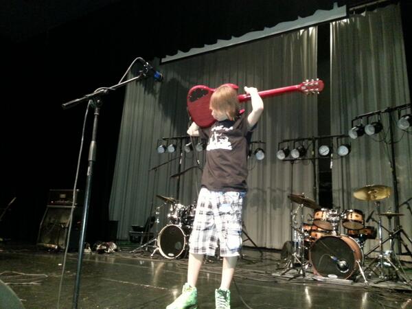CampRocStar's tweet photo. Kevin showing off. http://t.co/dkDEedYSw6