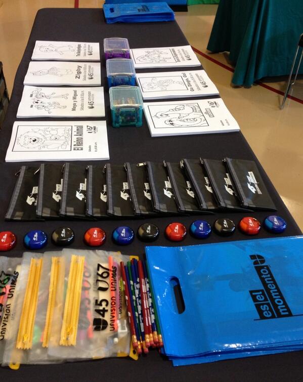 Univision_45's tweet photo. Univision 45 presente en la Feria de Regreso a Clases @NeighborhoodCtr Baker Ripley @noticiashouston #eselmomento http://t.co/lDMLZFkNvY