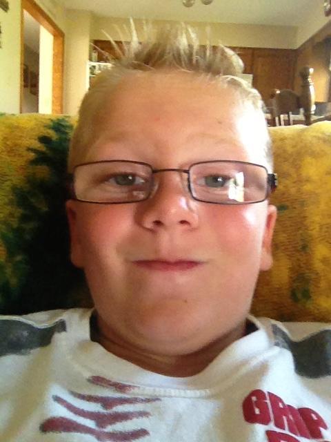 ConnorBecker3's tweet photo. Just got home from my haircut u like http://t.co/6Lw6bDc9ok