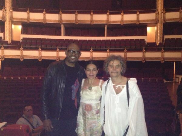 Great time @ closing night of ICARO in Mexico. A beautiful play by my friend <a href="/Dolores_Heredia/">Dolores Heredia 🐳</a> w/<a href="/dfinzipasca/">Daniele Finzi Pasca</a>