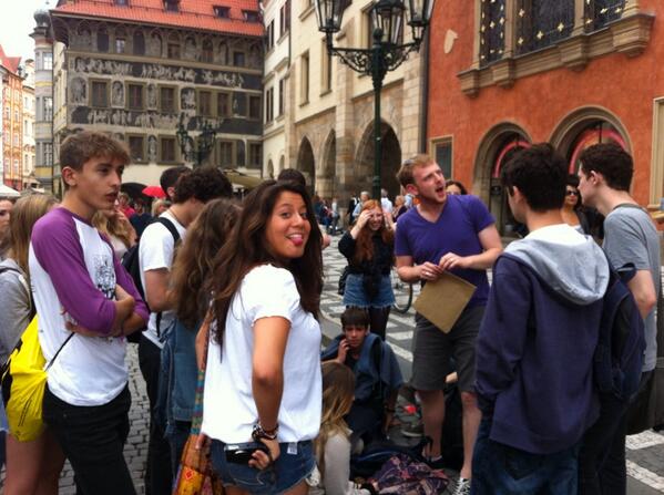 Miriam_Smith1's tweet image. #KayitzNetzer taking on the personas of other tourist groups as we visit the astrological clock in Prague #ljysummer