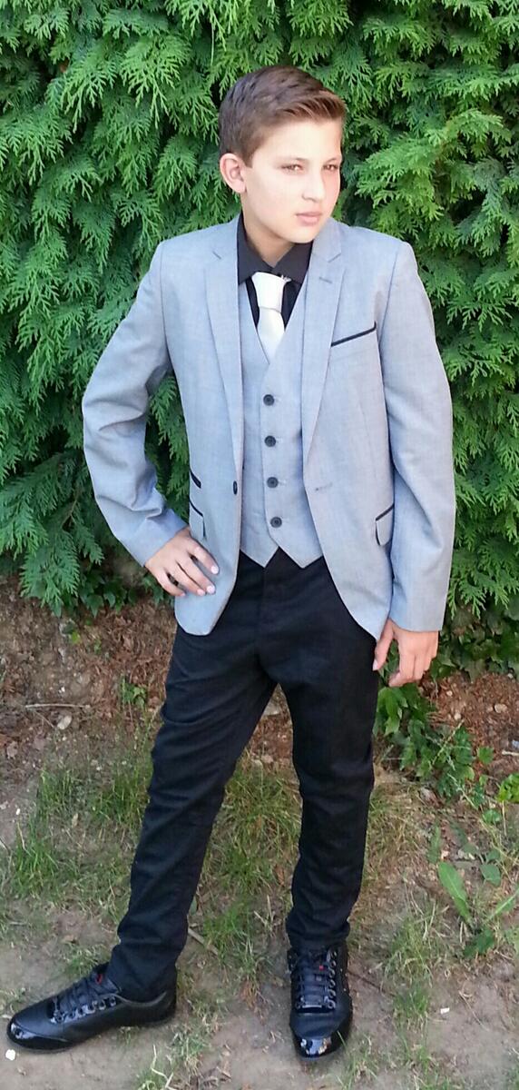 MiniJoeyEssexF's tweet image. pic before I went to school prom #sickfun