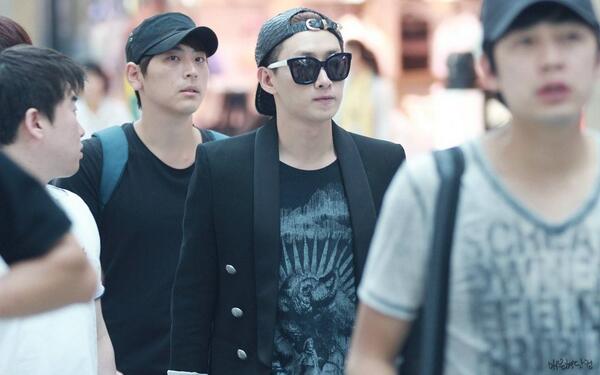 AEunHyuk's tweet photo. 20130615인천출국 @AllRiseSilver http://t.co/B3bKuTnZe4