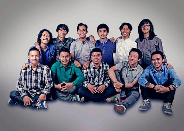 ruangdesah's tweet photo. @syahrefa @rizkykos @ozsapra @AfriandaRyan @lukmankosasih @PermanaDD @gesangdlh @balortelli @dendyden #halah. http://t.co/acL4tMsKxU