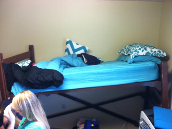 juliesocolow's tweet image. When we try to lower Amanda's bed... #notstrong