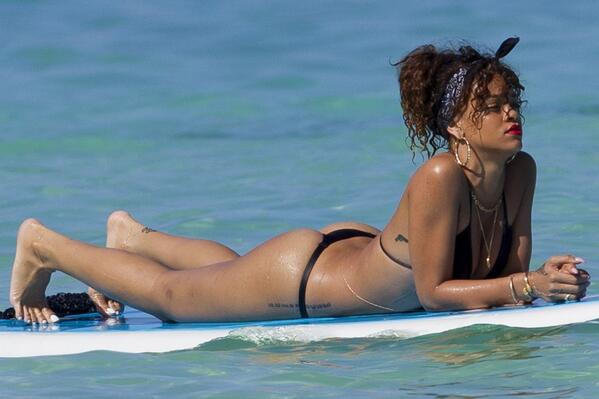 ESpiiiice's tweet photo. @rihanna #natural #skin http://t.co/UgfrZI9dZc