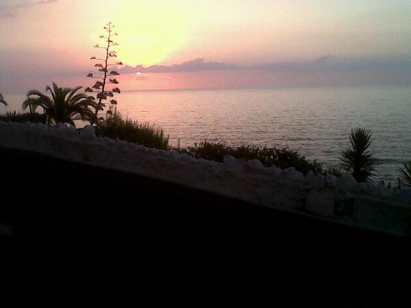 teremartinez95's tweet photo. Mañaneo puro y duro @barb_sb @sandrasv93 http://t.co/ZjdOq1a3Oh
