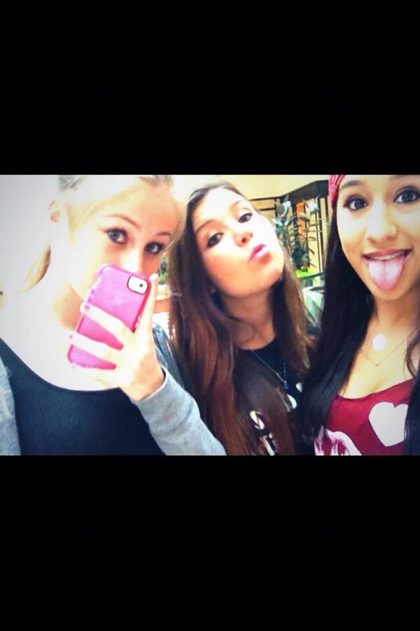 SophMontarello's tweet photo. #tweetabond @_itssKristina #emmakelly ily http://t.co/MwW3vRVHPI