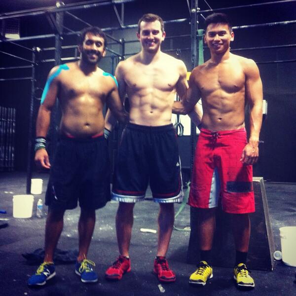 AlbertGillispie's tweet photo. #averagesizebros #crossfit #Community @NirajsTraps @nirajhpatel @JayJerBarkz @CapstoneCF http://t.co/c54Vh4nHQY