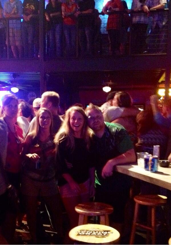 Michelle_MEM90's tweet photo. Hey @ElizabethEvatt remember this? #randomstranger #whyisheposing http://t.co/4JA6akU00y