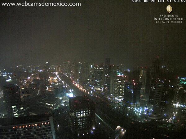 webcamsdemexico's tweet photo. En Santa Fe también noche lluviosa y neblina http://t.co/WWSZwK0N9Q