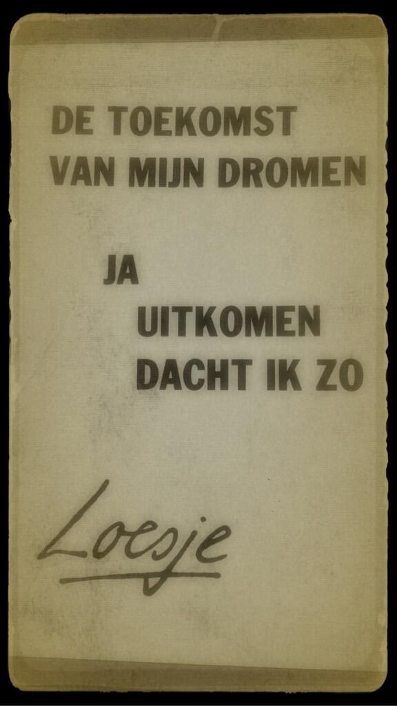 LoesjeNL's tweet photo. **de toekomst van mijn dromen . . . . Ja . . uitkomen dacht ik zo** #loesje http://t.co/abvEwAeLGy