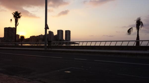 sandrasv93's tweet photo. Amaneciendo en oropesa @barb_sb @teremartinez95 http://t.co/AkC6g5VLEa