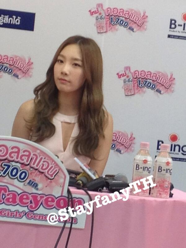 [PIC][21-08-2013]TaeYeon khởi hành đi Thái Lan để tham gia sự kiện "B-ing" - một thương hiệu mà cô đại diện   BSL9GQcCIAAx9TK