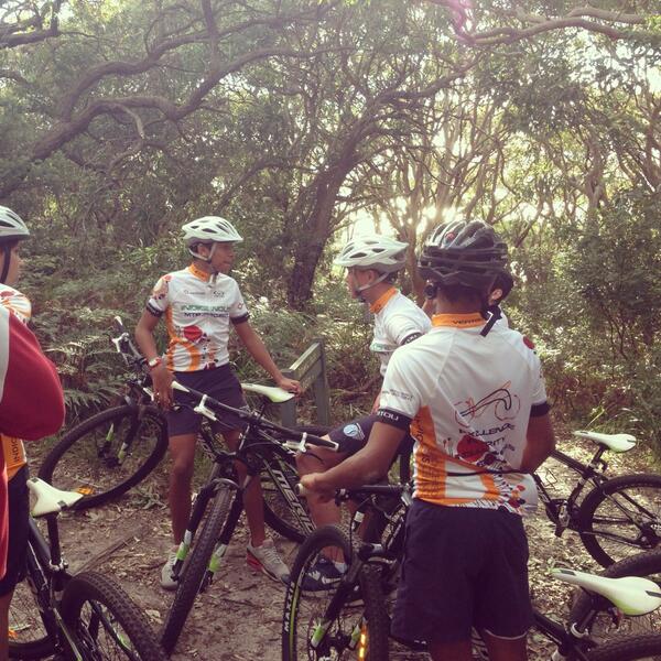 KatherineLBates's tweet photo. An excellent afternoon with @IndigMTBProject @theNCIE. Inspiring kids to ride bikes &amp; live healthy lives #sbscycling http://t.co/txlwwiSsi2