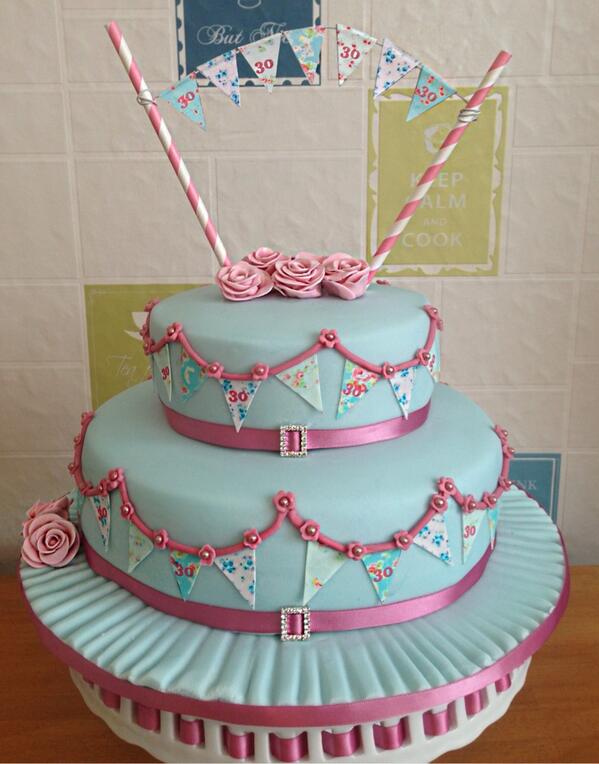 VanillaVelCake's tweet photo. Hey everyone this is my latest cake.... It's for me! Turning the grand age of 30 tomorrow http://t.co/cgTy3zOoPG