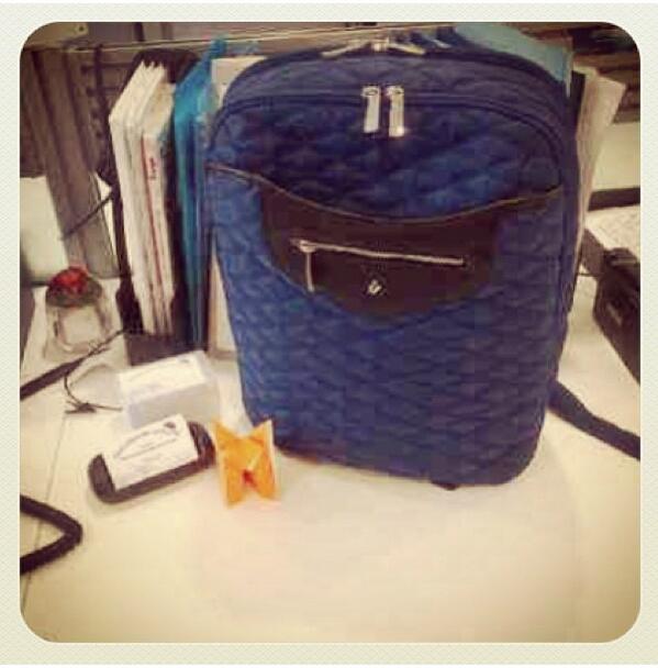 KnomoLondon's tweet image. The ladies @DeafUmbrella are having a picnic! Their new #knomo looks after their essentials! #StyleThatWorks ;)