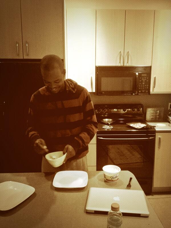 RealJoeyRosen's tweet image. Chef Harris goin in @JoshHarris24 #firstbreakfast