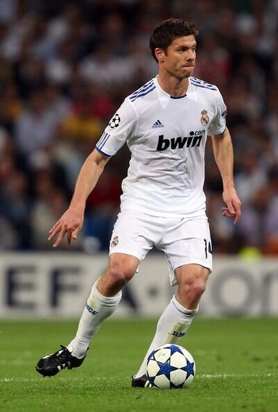 MarLaVgs's tweet photo. "@madrid_players: Xabi Alonso（Spain）2009〜 http://t.co/3HBul207oA"