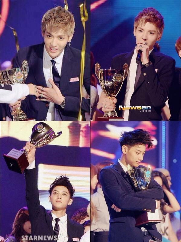 taojelloxo's tweet photo. “@taorishipper: 130821 TAORIS with SHOW CHAMPION trophy ❤ #Growl3rdWIN http://t.co/8R5YSQgj28”