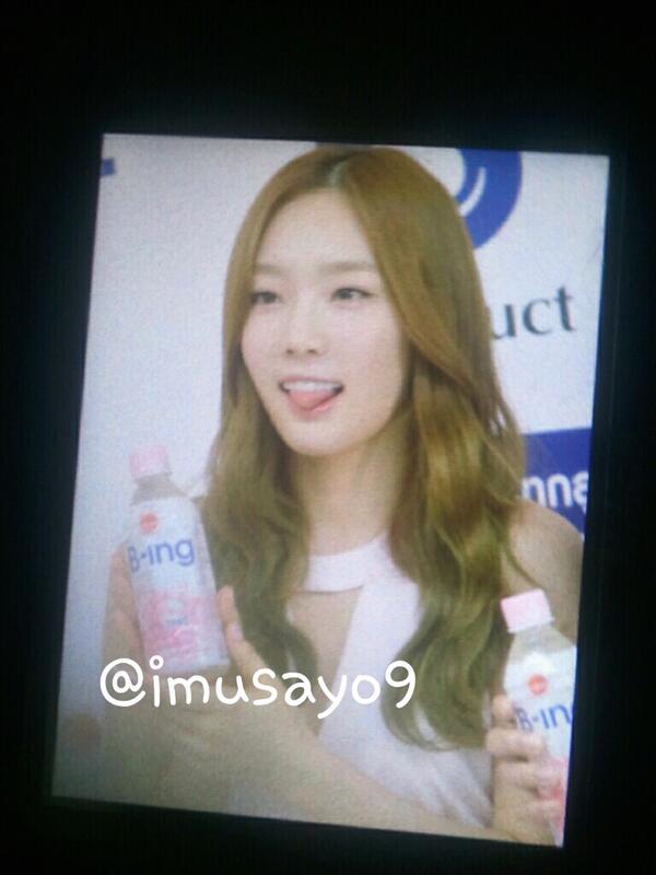 [PIC][21-08-2013]TaeYeon khởi hành đi Thái Lan để tham gia sự kiện "B-ing" - một thương hiệu mà cô đại diện   BSMGJ7-CEAE1fZJ