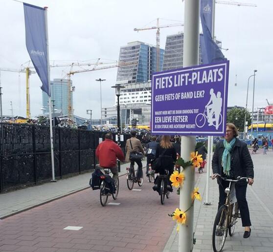SMEamsterdam's tweet photo. Designer @Mapije_nl launches social experiment with hitch-hike spots for cyclists! Idea for #Amsterdam? #Hitchbiking http://t.co/OXOsH9IoMN