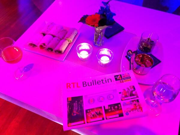 0930creative's tweet photo. RTL Najaarspresentatie was mooi. Vooral onze glossy krant met Layar techniek erin was een klapper! http://t.co/6FYnZdMS67