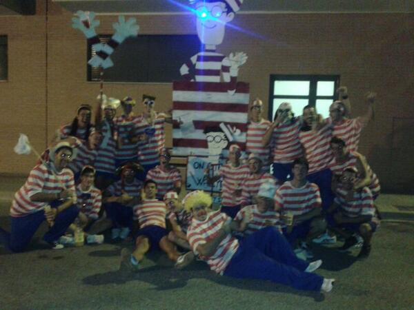 cristiancbv's tweet photo. On esta wally? Festes de la font 2013 
Grande xiquets :-) http://t.co/iuayipvfGp