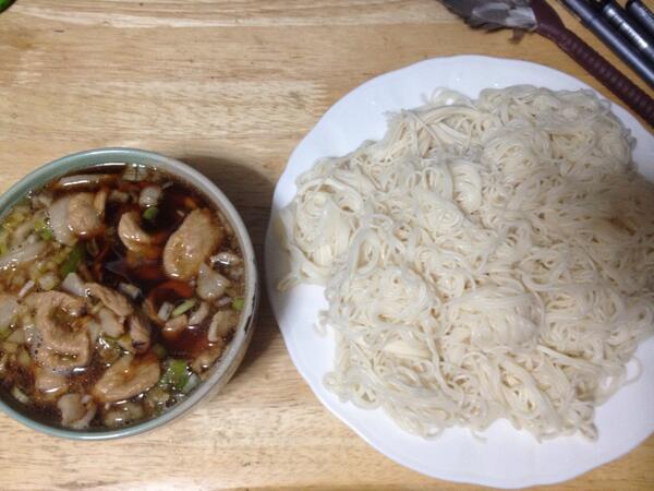 貴久 Twitterissa 大市民の田舎風そうめんつくってみた なるほど幾らでも入るなこれ あとこれ蕎麦やら らーめんでも旨いと思う ビールがすすむなぁ D Http T Co Efwnbzn6ho
