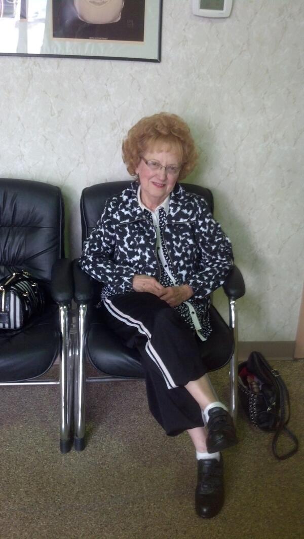 ldonofrio63's tweet photo. Aunt Dolly in pants!!!! http://t.co/EgWY8ZSwxS