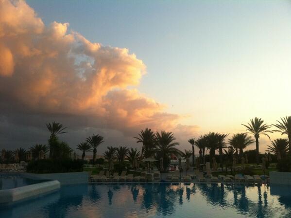 PhilGuzenuk's tweet photo. Tunisia, 5.30 AM. http://t.co/f2Hd5deIoN