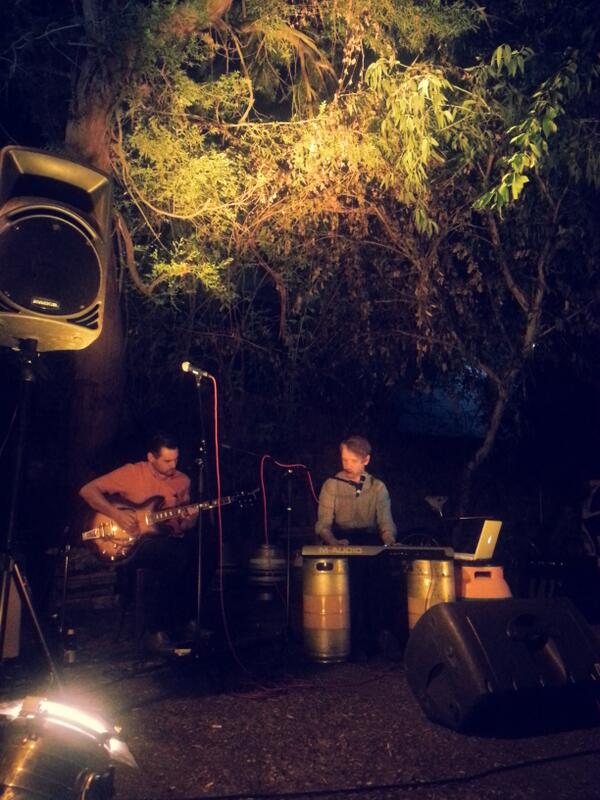 f_r_e_n_z's tweet image. Now it's @WCombination under the stars! Wonderland in Shoreditch!