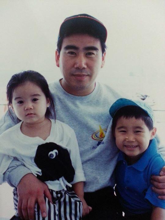 intuitive_mktr's tweet photo. Is this Herim of WG? RT "@WGHK: @WG_Lim with her brother Billy and dad in 1994.It seems in Hong Kong. http://t.co/27ZrM2vOeL"