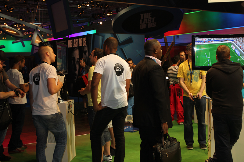 BSNEPcwCcAAvgzp.png:large