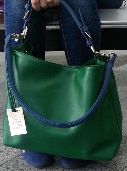 Feliz con mi #CarteraVAR @carterasvar &Uuml; http://t.co/UHZhQdO5Jn<a href="/tag/carteravar"class="tags">#CarteraVAR</a><a class="tags" target="_blank" title="On Twitter" href="/?out=eyJ0eXAiOiJKV1QiLCJhbGciOiJIUzUxMiJ9.eyJpYXQiOjE3MjY3OTQzNjIsImlzcyI6InR3cG9ybnN0YXJzLmNvbSIsIm5iZiI6MTcyNjc5NDM2MiwiZXhwIjoxNzU4MzMwMzYyLCJyZWRpcmVjdF91cmwiOiJodHRwczovL3R3aXR0ZXIuY29tL2NhcnRlcmFzdmFyIn0.m2eXrUMNfzoe46uRGoOxm99VCWnwOoPuwcv23Fb6cJcI3FrgH8WVU4q8uB4Q_m_PNLrzoqzQ_PrvTvJBg2X0Eg">@carterasvar</a>