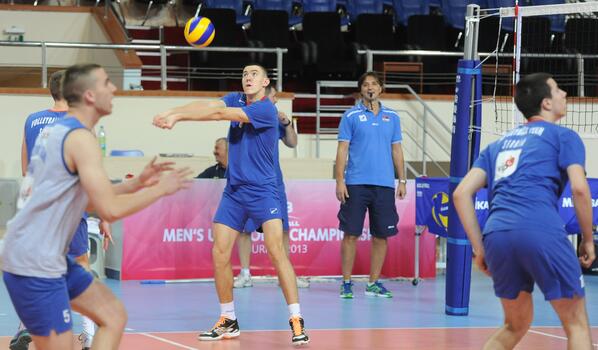 In action Stevan Simic, the youngest member of Serbian junior team, during the first practice in Izmir.