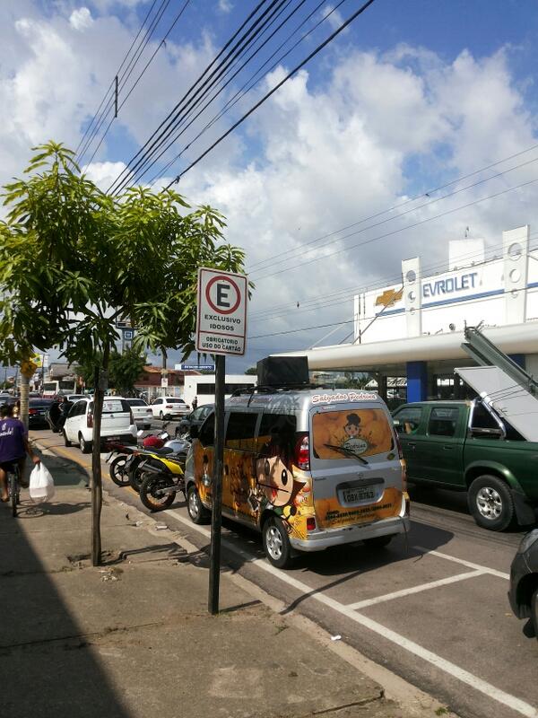 LucasLima_LL's tweet photo. @AMUB_Bel Com urgência mande agentes para a UNAMA-Sen. Carros, motos e vans de forma irregular em vagas proibidas. http://t.co/vI3Az3fXom