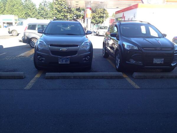 BCBadDrivers's tweet photo. 2 drivers who don't know how to park. http://t.co/ntIAjfw5NU