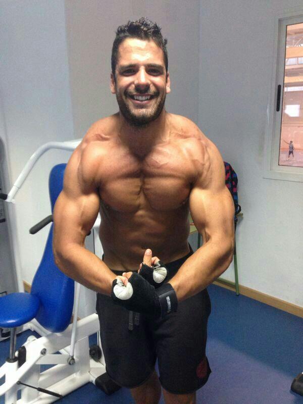 FansJesusOsuna's tweet image. Se puede tener un físico 10, pero al mismo tiempo también un buen corazón y gran personalidad, así es @Jesusosuna15