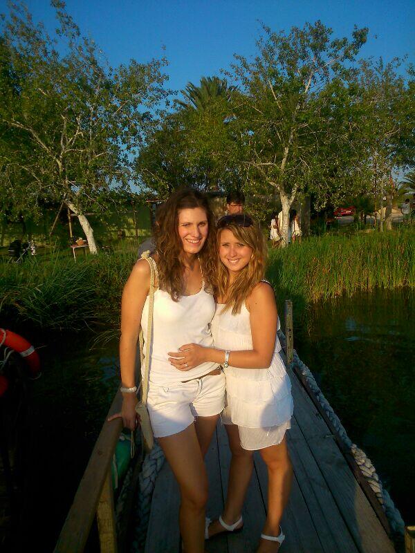 suflier's tweet photo. Per a la guapísima cumpleanyera http://t.co/gjeOT8wTPF