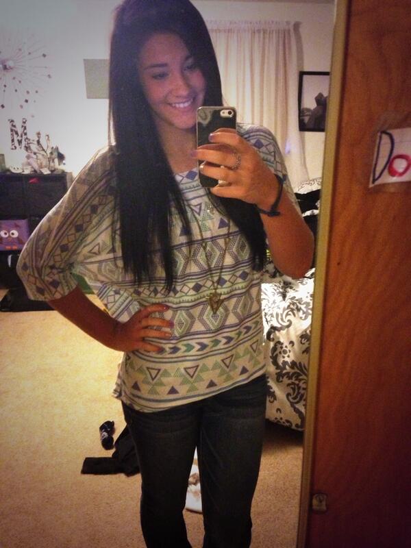 MegHenderson7's tweet image. Junior year. ✌#firstdayflow