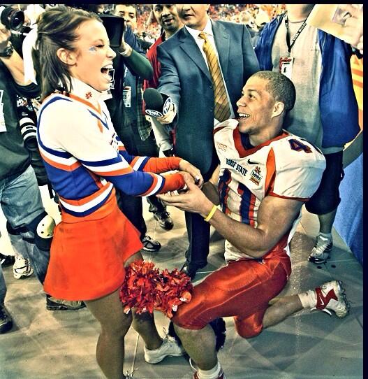IconicSports's tweet photo. Boise State's Ian Johnson proposed to his girlfriend following 2007 Fiesta Bowl http://t.co/pMBLgolcI0