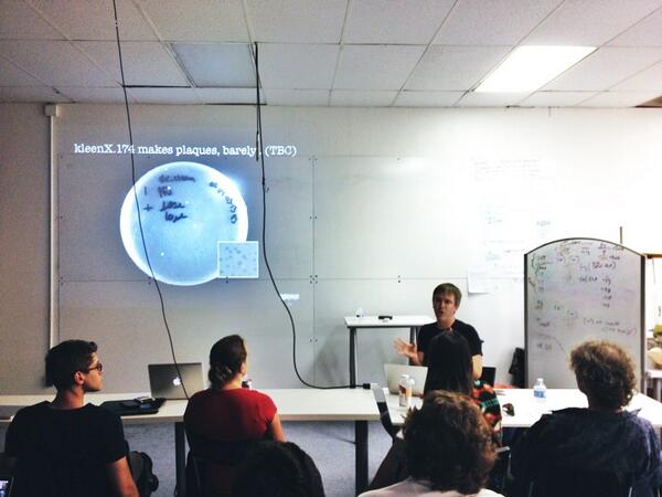 erigentry's tweet photo. Drew Endy talks Aliens, synthetic biology &amp; kleenX at @biocuriouslab http://t.co/DYn94CCgHr