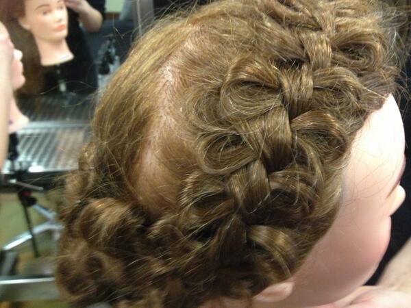 robertkovacs8's tweet photo. Bow braid http://t.co/WyhSStIxMj