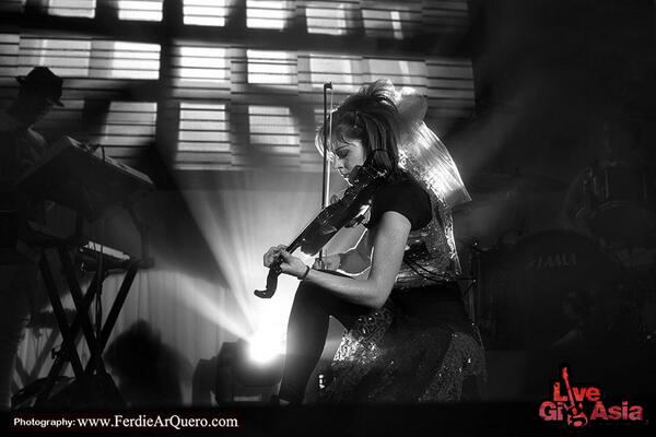LiveGigAsia's tweet photo. Thank you for visiting Manila @LindseyStirling ! http://t.co/M0kyUrx4hU