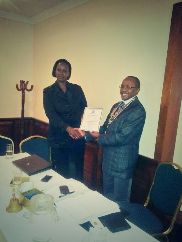 RCHurlingham's tweet photo. President Joe Nyagari presents Njoki Kiragu with a certificate. Thanks Njoki for an outstanding presentation. http://t.co/usRLzNVfuf