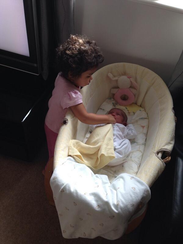 IslahChoudry's tweet photo. Come on @alaynachoudry I'm trying to get a power nap in here http://t.co/f7apmFN9bc