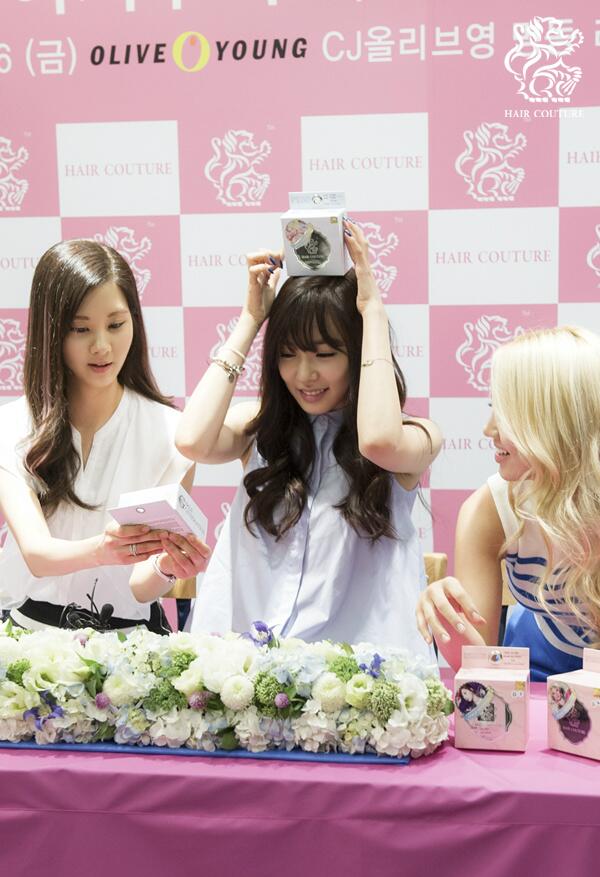 [PIC][26-07-2013]Tiffany - TaeYoen - SeoHyun và HyoYeon xuất hiện tại buổi fansign cho "Hair Couture" vào chiều nay BSQnUqtCMAAhA64