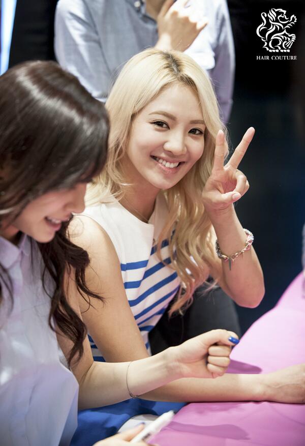 [PIC][26-07-2013]Tiffany - TaeYoen - SeoHyun và HyoYeon xuất hiện tại buổi fansign cho "Hair Couture" vào chiều nay BSQnhs8CAAA1Uz4